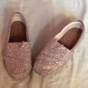 TOMS super cute gold glitter